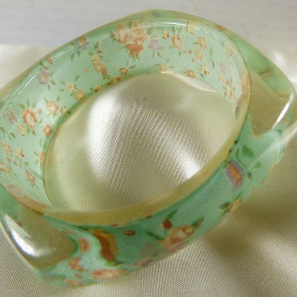 Vintage Lucite Bangle Bracelet Floral Chintz inlay